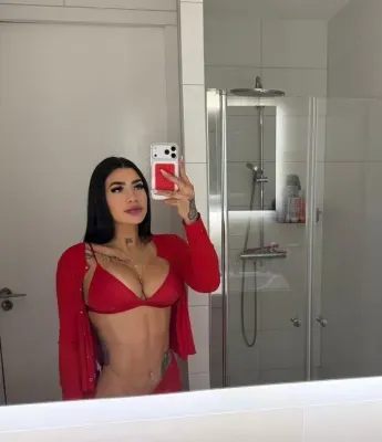 Sexy Latina girl - Amsterdam